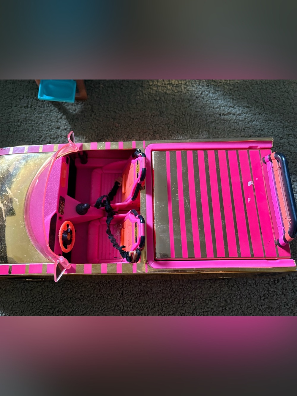 L.O.L. Surprise! Mint Camper Van, Car and Furniture - Picture 15 of 15